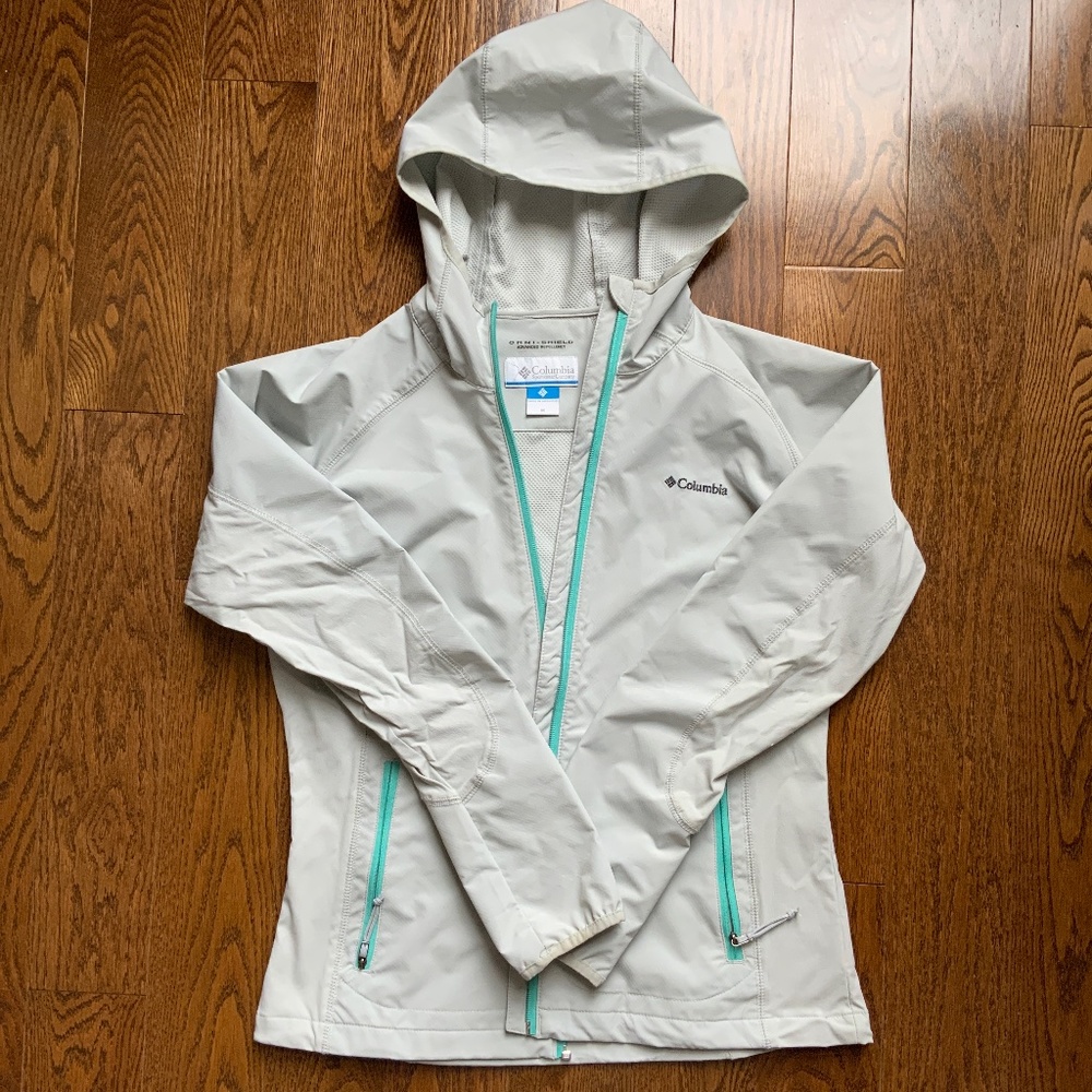 COLUMBIA Windbreaker Light Grey with Teal Detail. Size M.